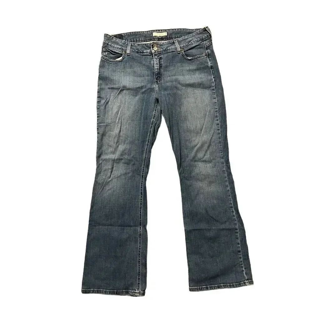 Levi’s 526 Slender Bootcut Jeans